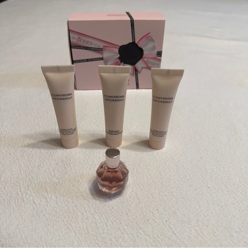 Viktor & Rolf Flowerbomb Flower BombTravel Set - Lotion Body Balm - Picture 5 of 9